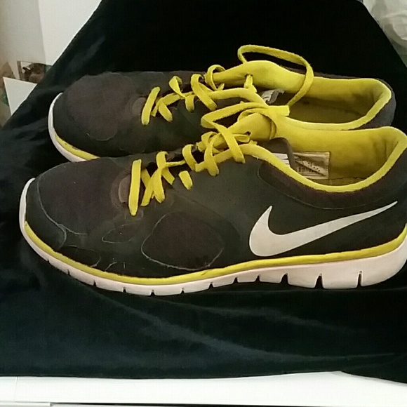 Nike shoes size 9.5 - Picture 2 of 6